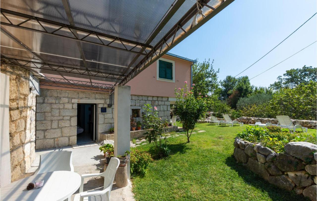 Lovely Apartment In Omis With Kitchen Extérieur photo