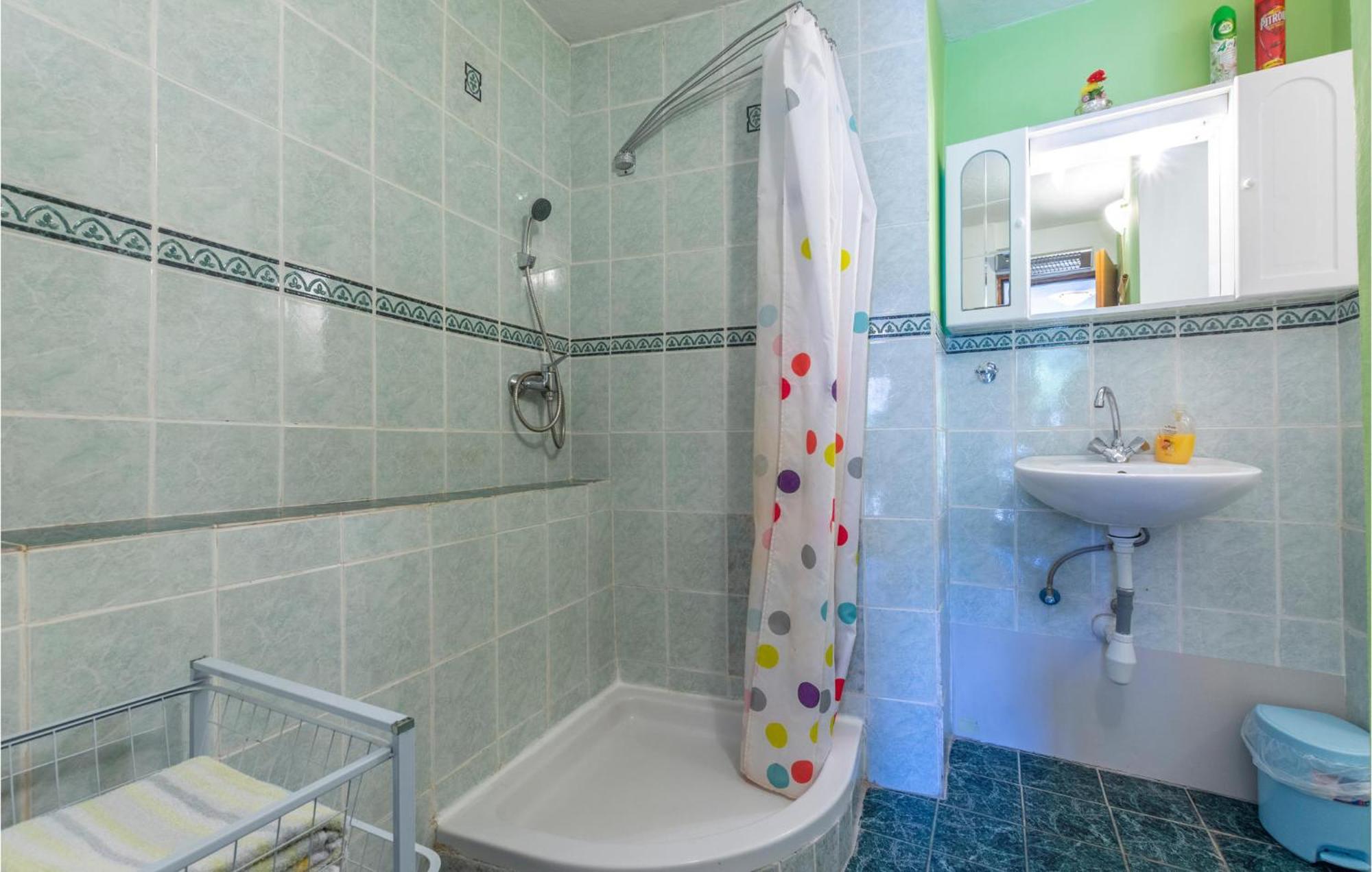 Lovely Apartment In Omis With Kitchen Extérieur photo