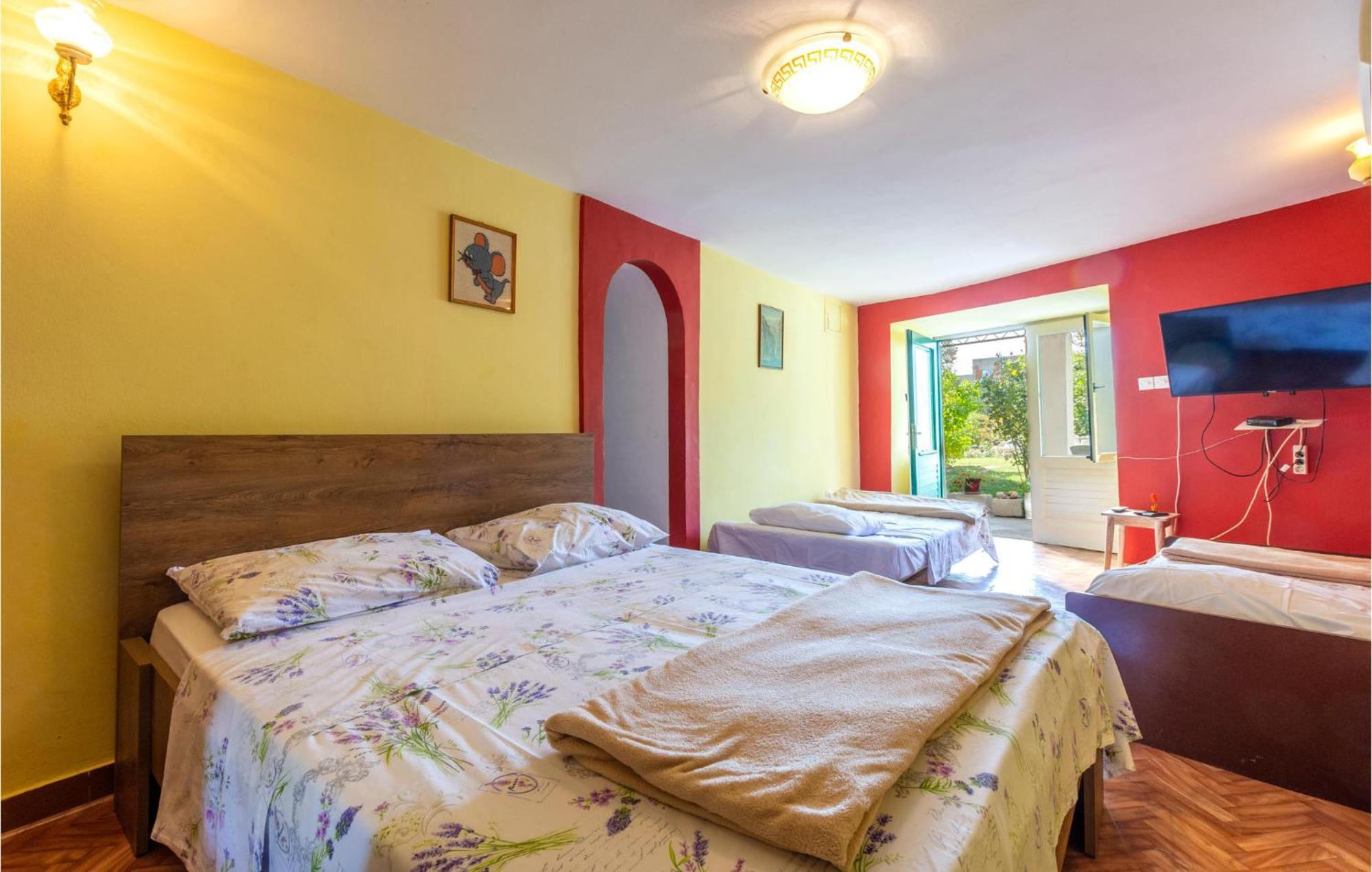 Lovely Apartment In Omis With Kitchen Extérieur photo