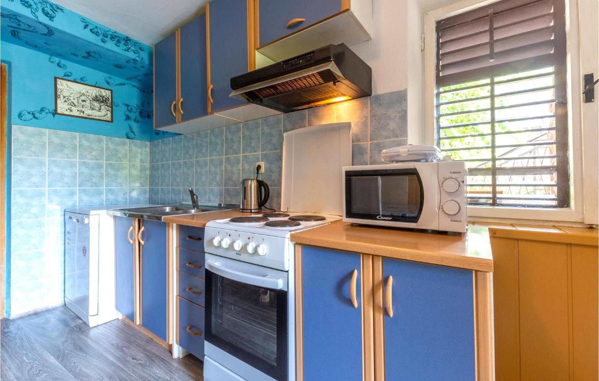Lovely Apartment In Omis With Kitchen Extérieur photo