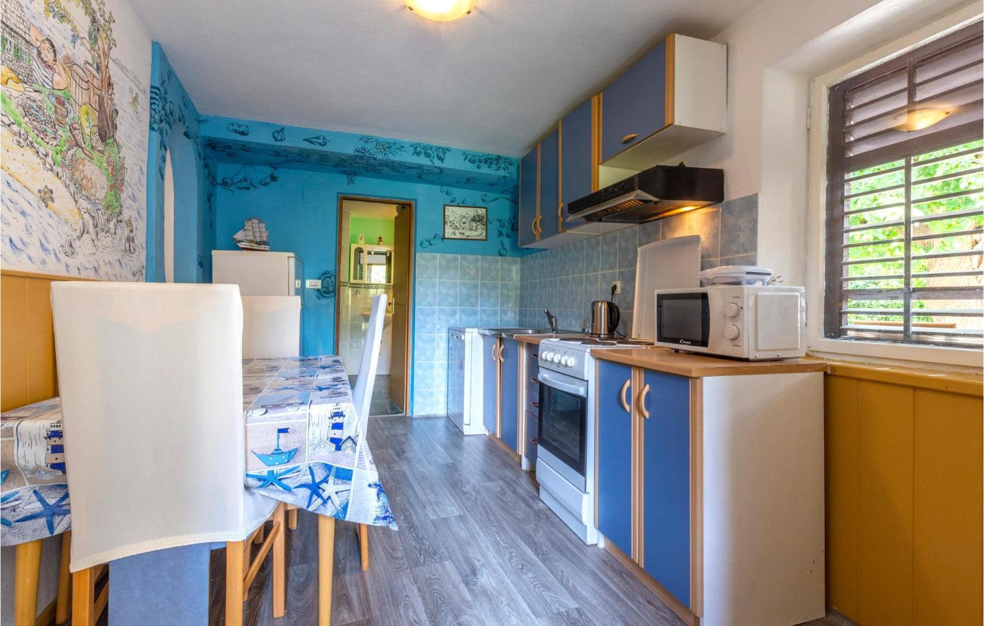Lovely Apartment In Omis With Kitchen Extérieur photo