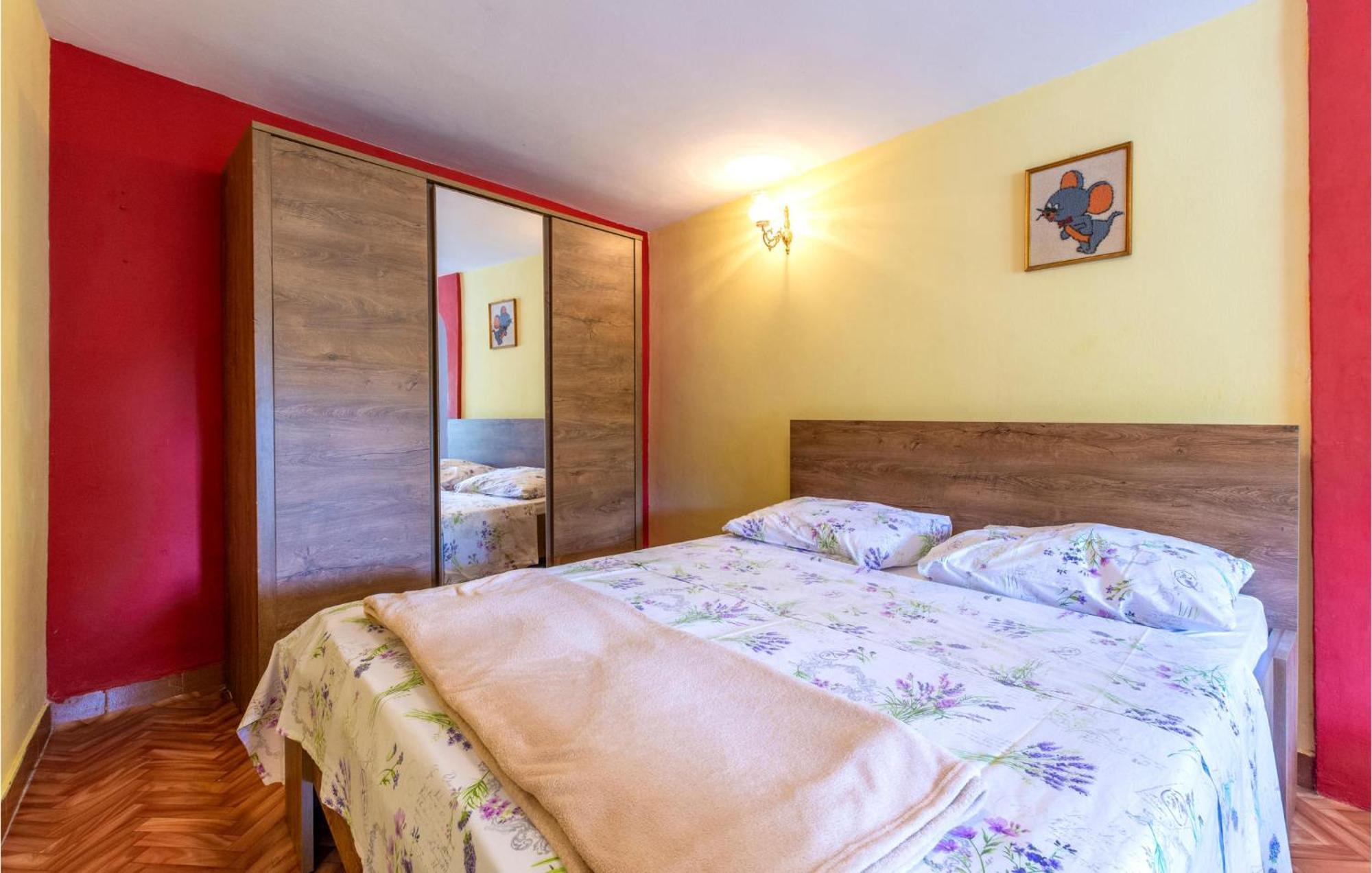 Lovely Apartment In Omis With Kitchen Extérieur photo