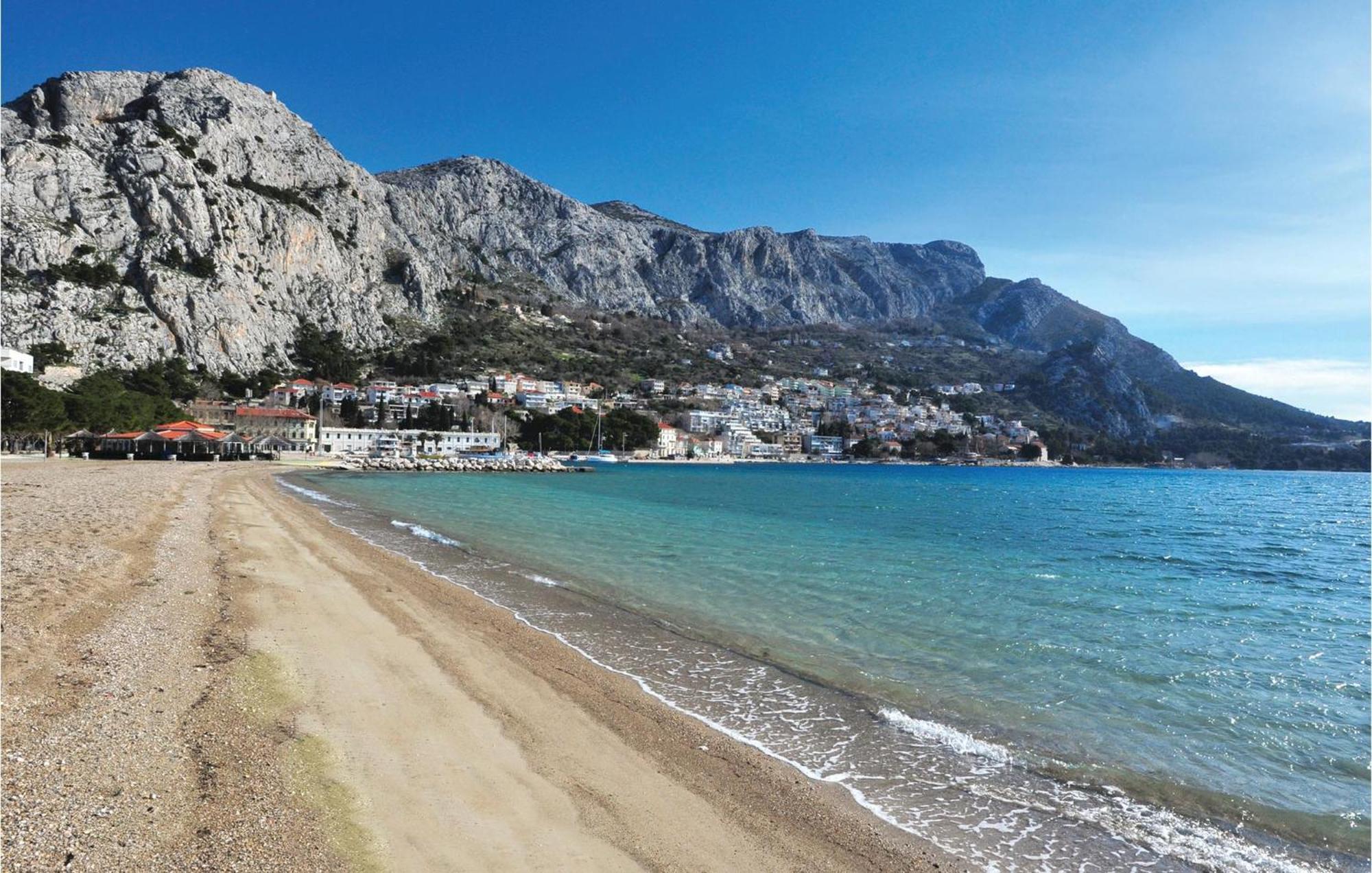 Lovely Apartment In Omis With Kitchen Extérieur photo