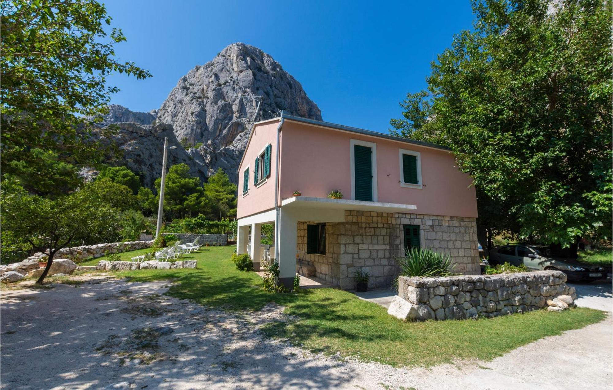 Lovely Apartment In Omis With Kitchen Extérieur photo
