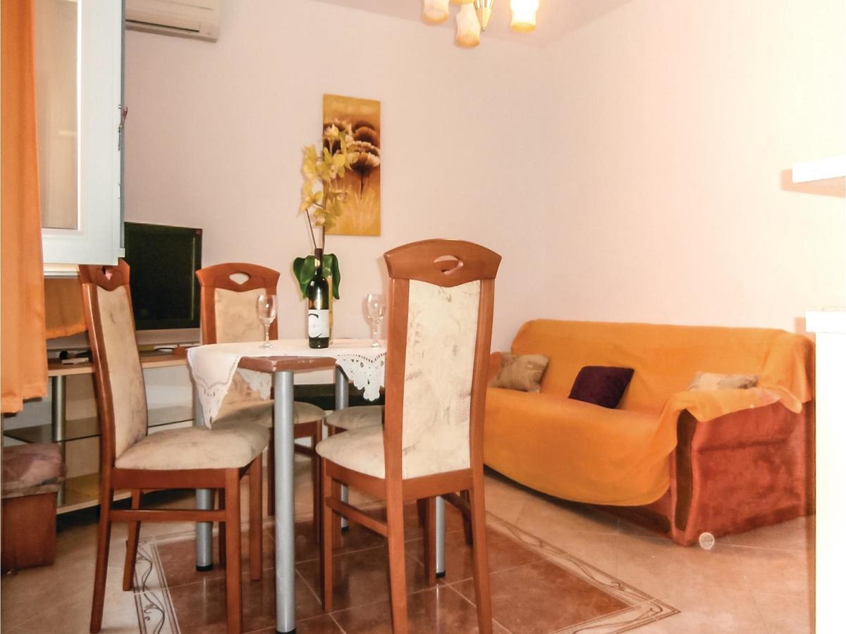 Lovely Apartment In Omis With Kitchen Extérieur photo