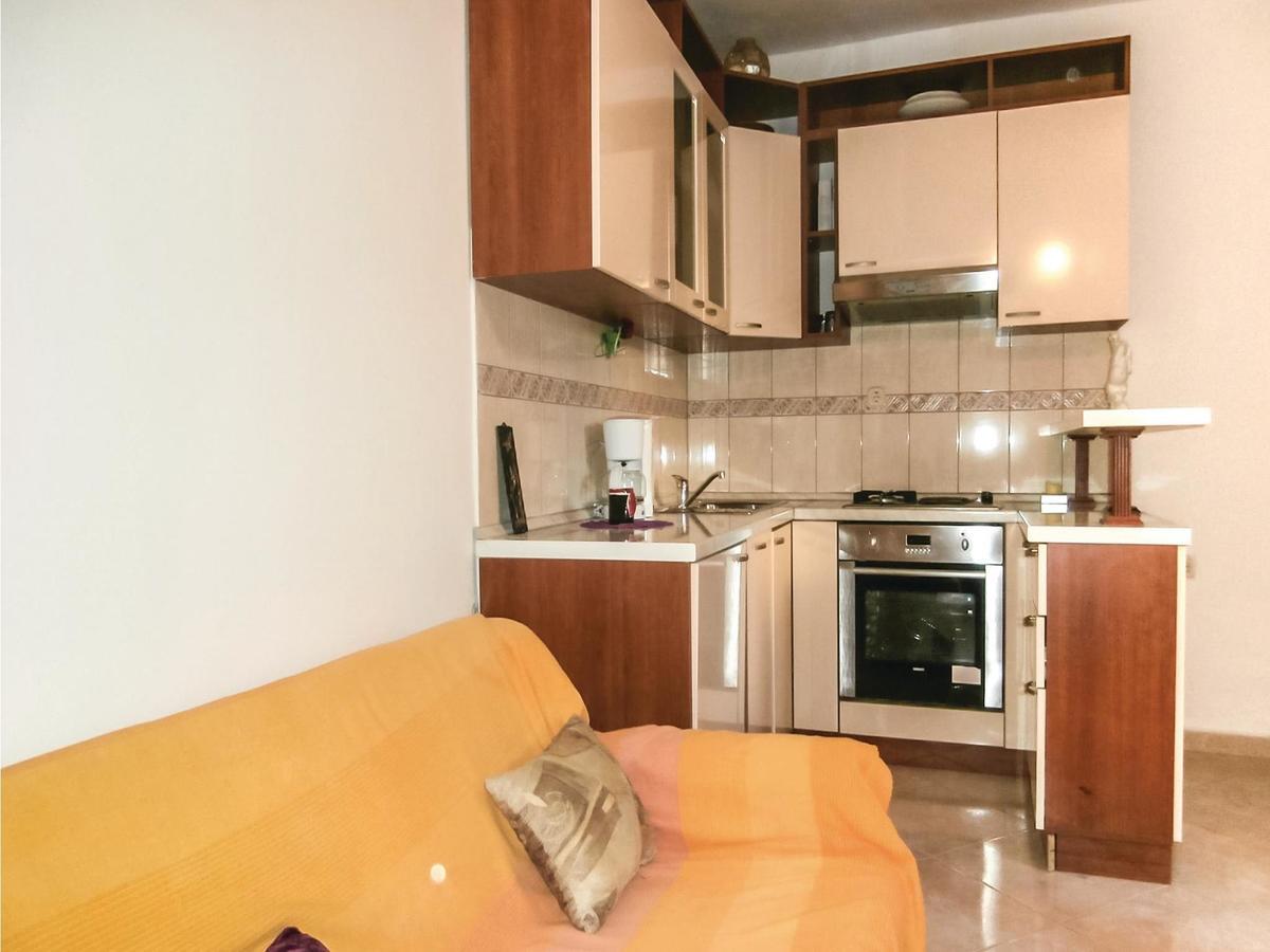 Lovely Apartment In Omis With Kitchen Extérieur photo