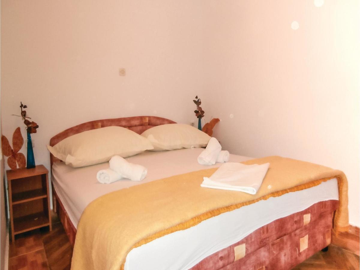 Lovely Apartment In Omis With Kitchen Extérieur photo
