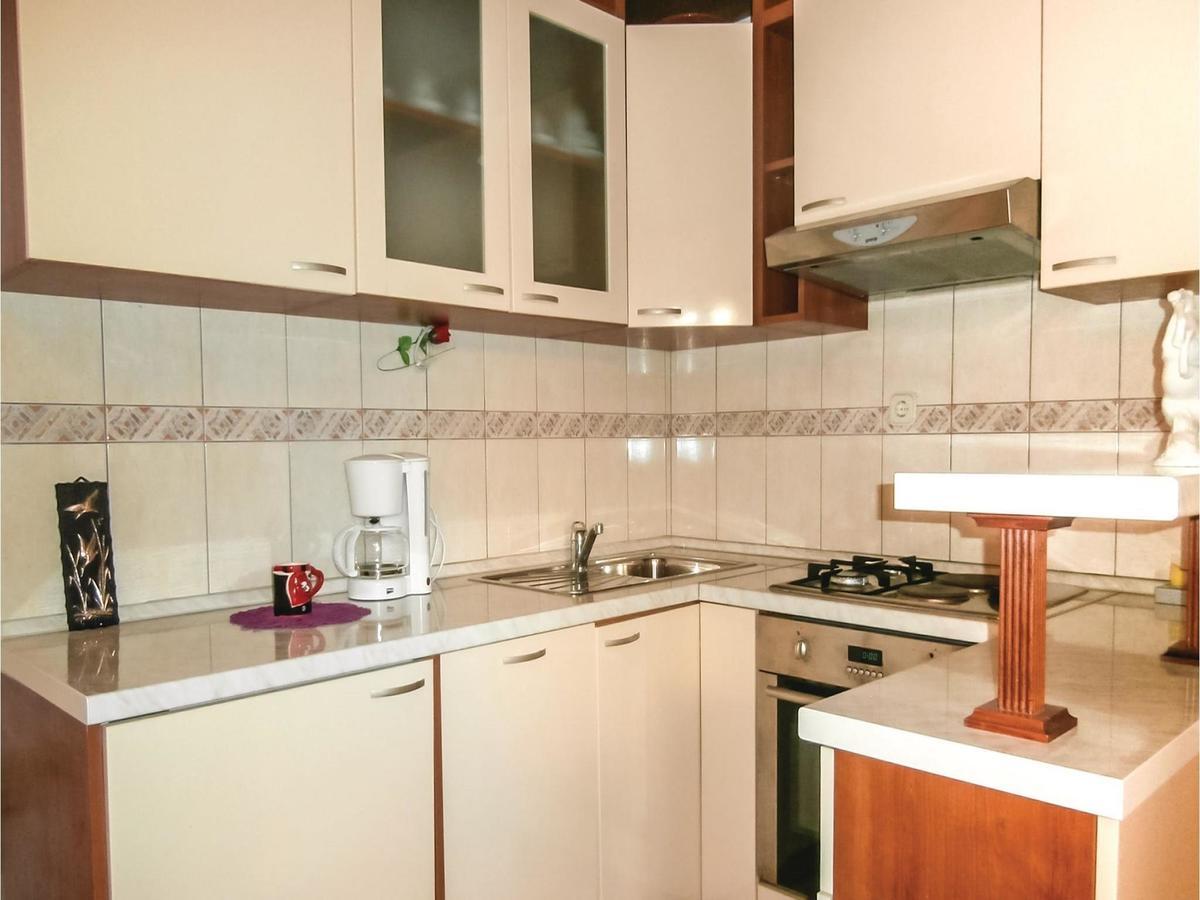 Lovely Apartment In Omis With Kitchen Extérieur photo